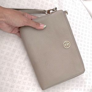 Tory Burch wristlet in gray